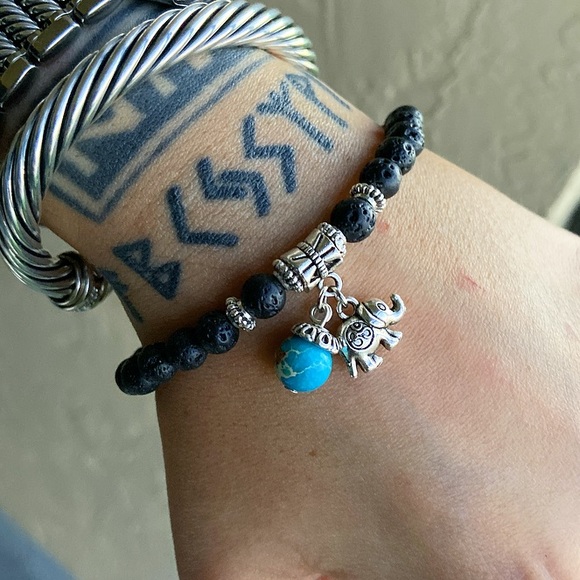 🔴 Lava rock bead bracelet elephant charm and dangly blue jasper gemstone - Picture 6 of 9
